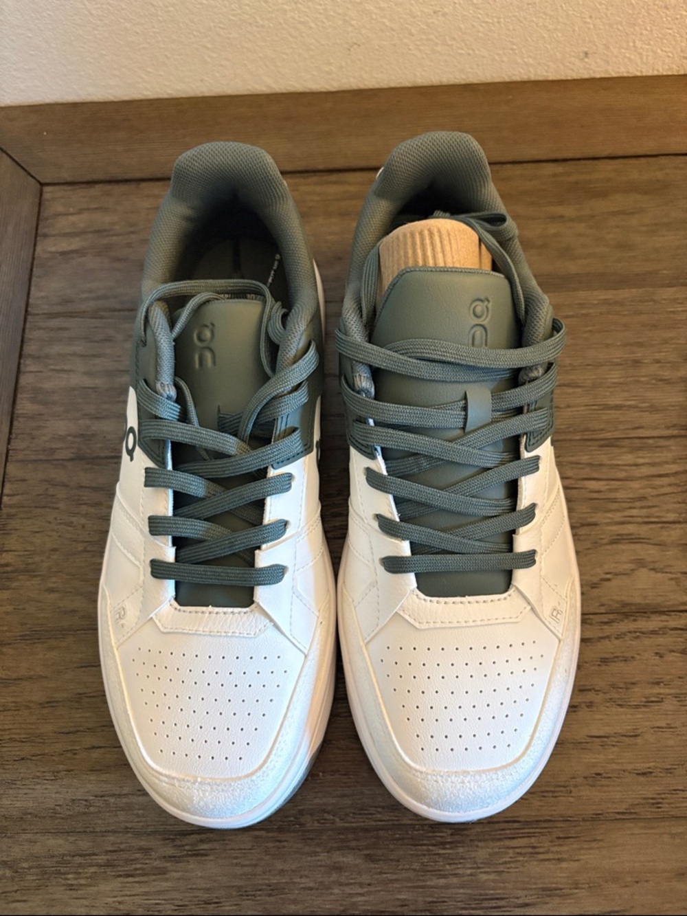 NEW [On] Cloud Running THE ROGER Clubhouse in White/Olive Men’s 8 / Women’s 9.5 - Picture 7 of 12